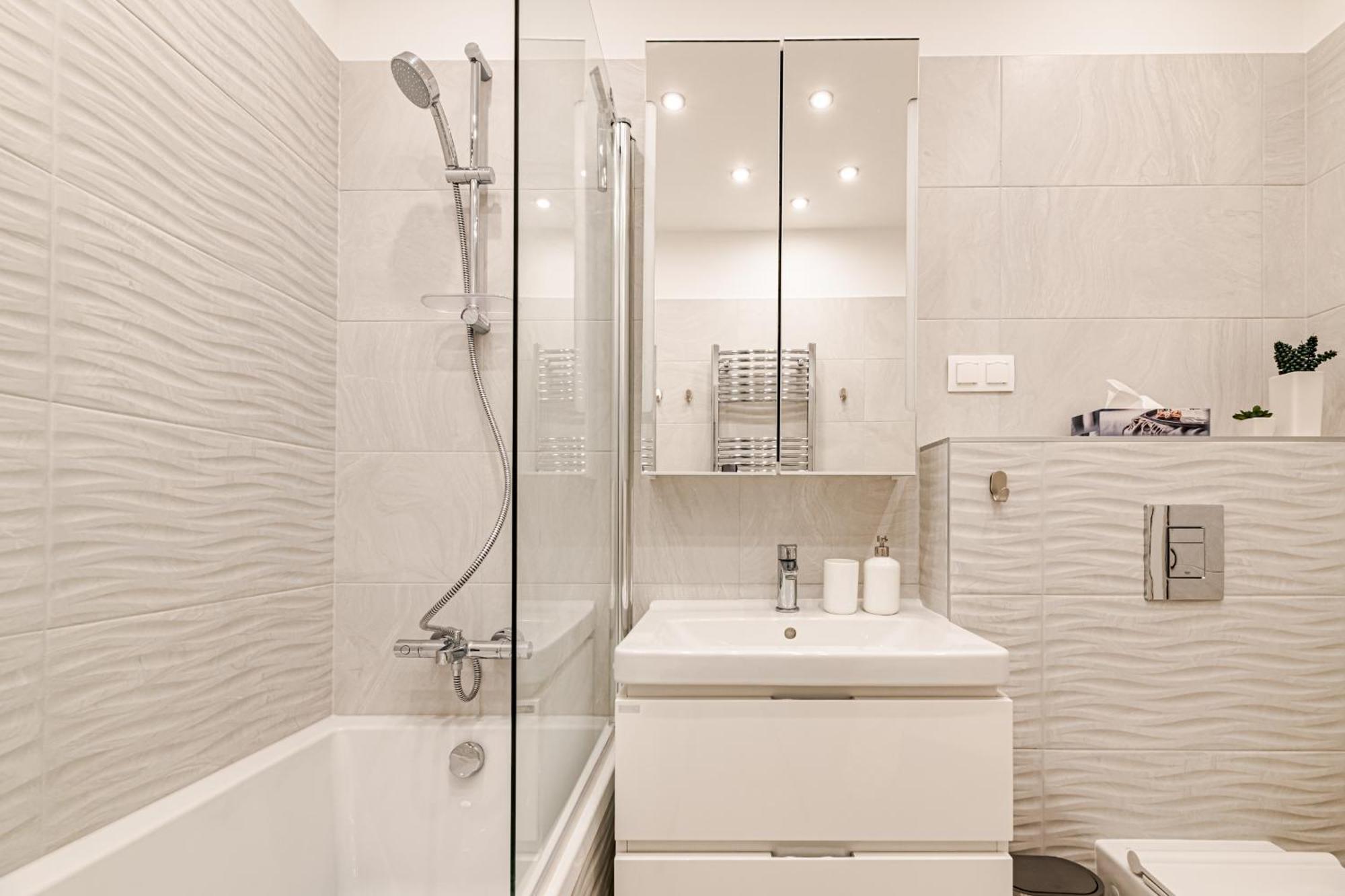 Apartment Luxury Tropical At *